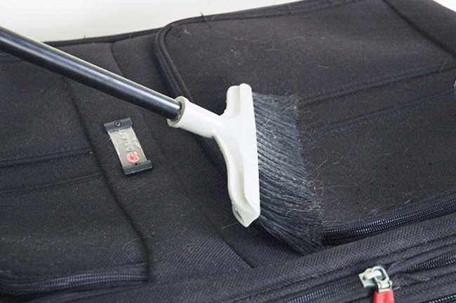 mẹo làm sạch vali kéo