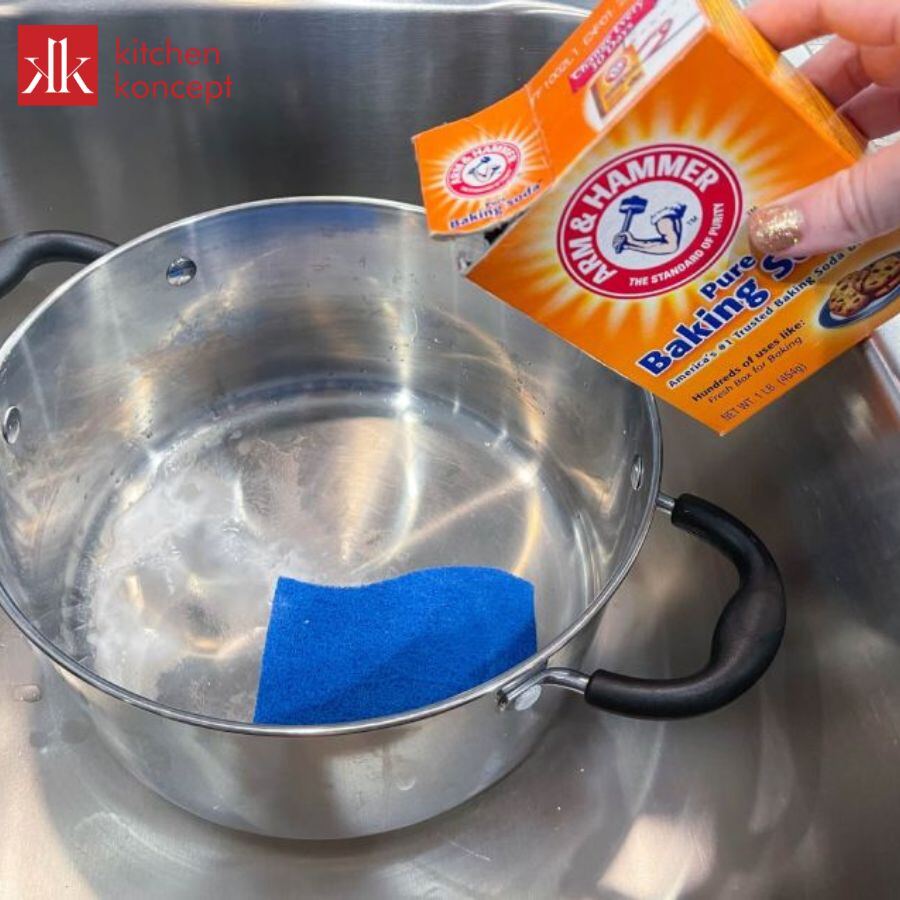 Sử dụng baking soda làm sạch nồi inox ố vàng