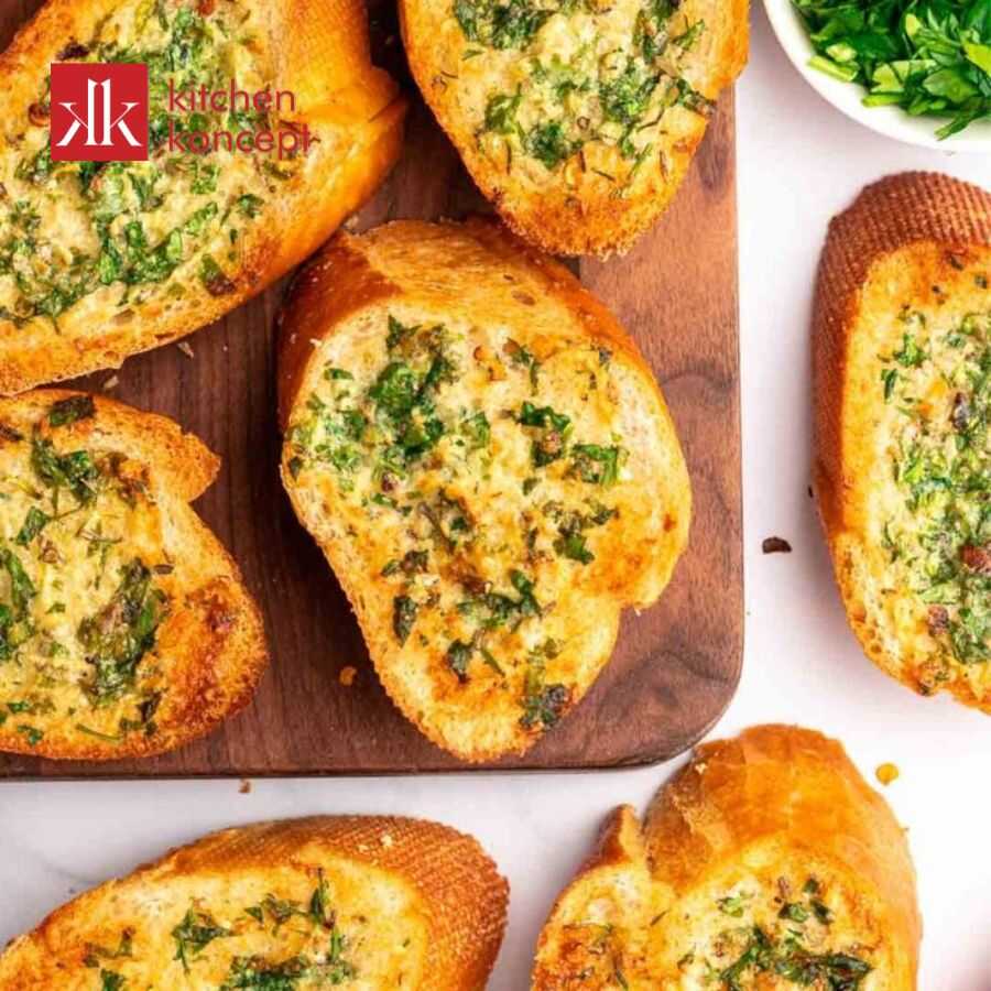 Bánh mì bơ tỏi hấp dẫn nhiều người sành ăn