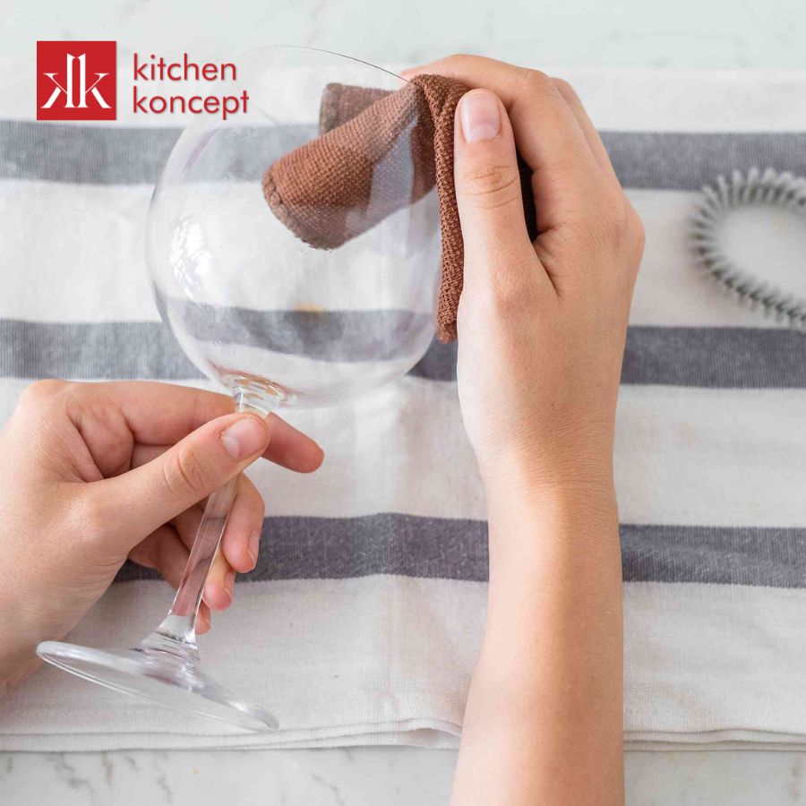 Cách làm sạch ly không để lại vết ố hoặc mùi khó chịu