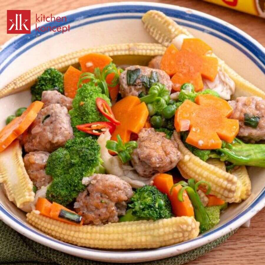 Xào rau củ làm cơm chiên