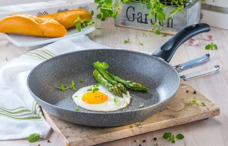 Chảo chống dính vân đá của Ý Chảo chống dính tốt đến từ Ý