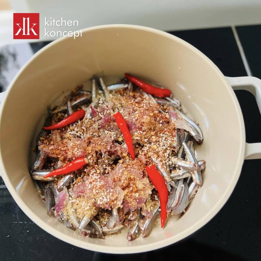 cá cơm kho thịt ba chỉ