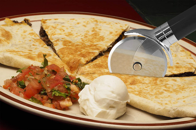 dao cắt pizza màu đen