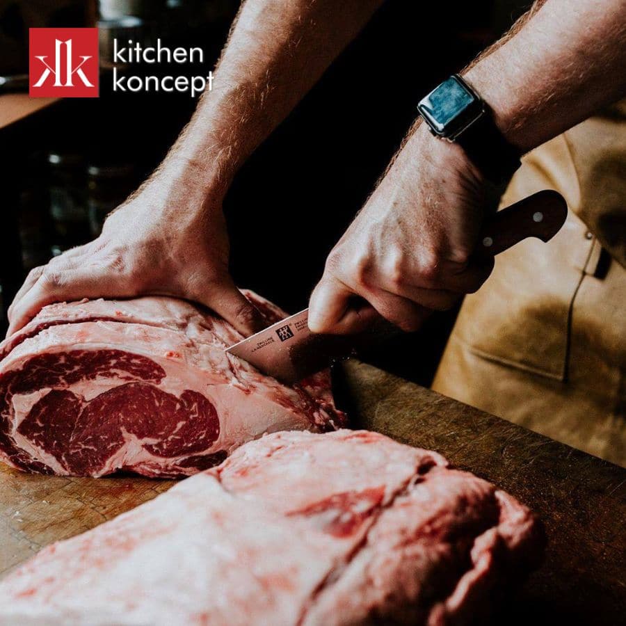 Kiểu cầm dao kẹp ngón vào lưỡi dao