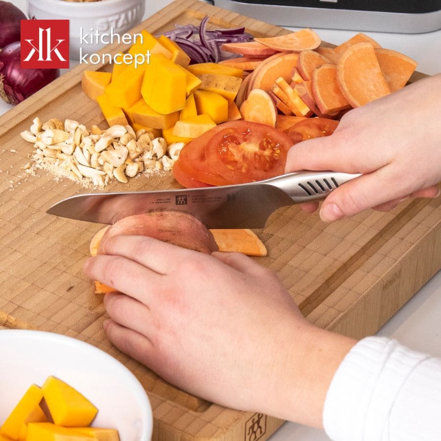 Kiểu cầm dao nắm toàn bộ cán dao