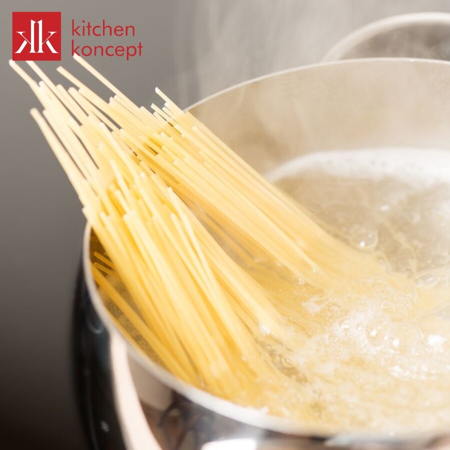 Luộc mì vừa chín tới để sợi mì có độ dai nhẹ