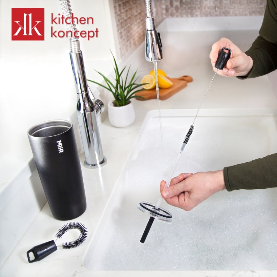 Luôn tháo rời ống hút và nắp để vệ sinh