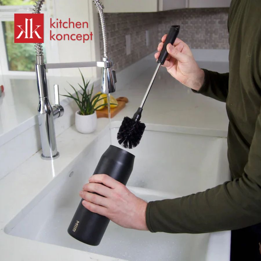 Vệ sinh bằng cọ rửa chuyên dụng