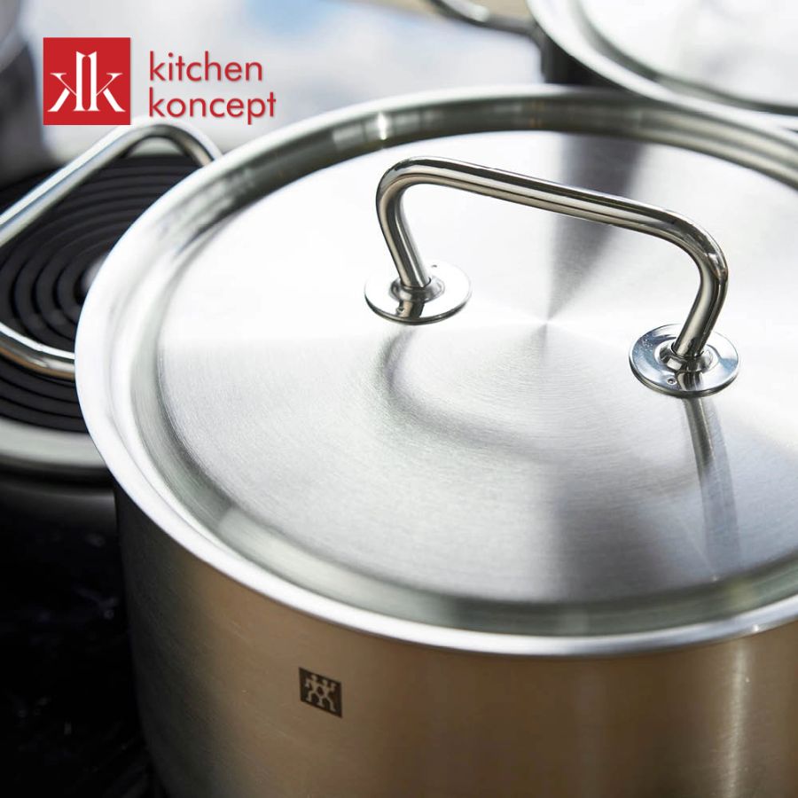 Dùng miếng vải mềm khi vệ sinh nồi Zwilling