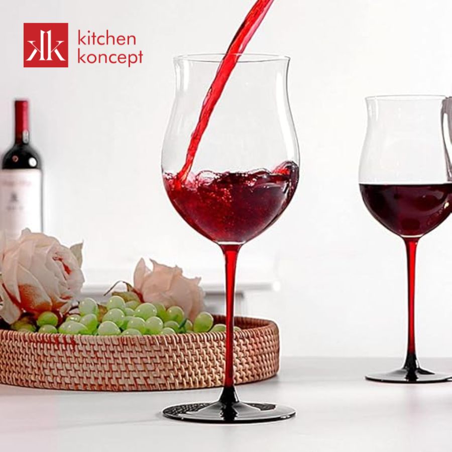 Ly tulip là một trong các loại ly uống rượu vang đỏ bổ biến