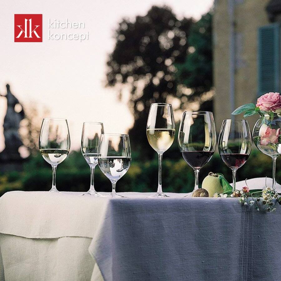 Ly vang đỏ và ly vang trắng giúp rượu thơm lâu