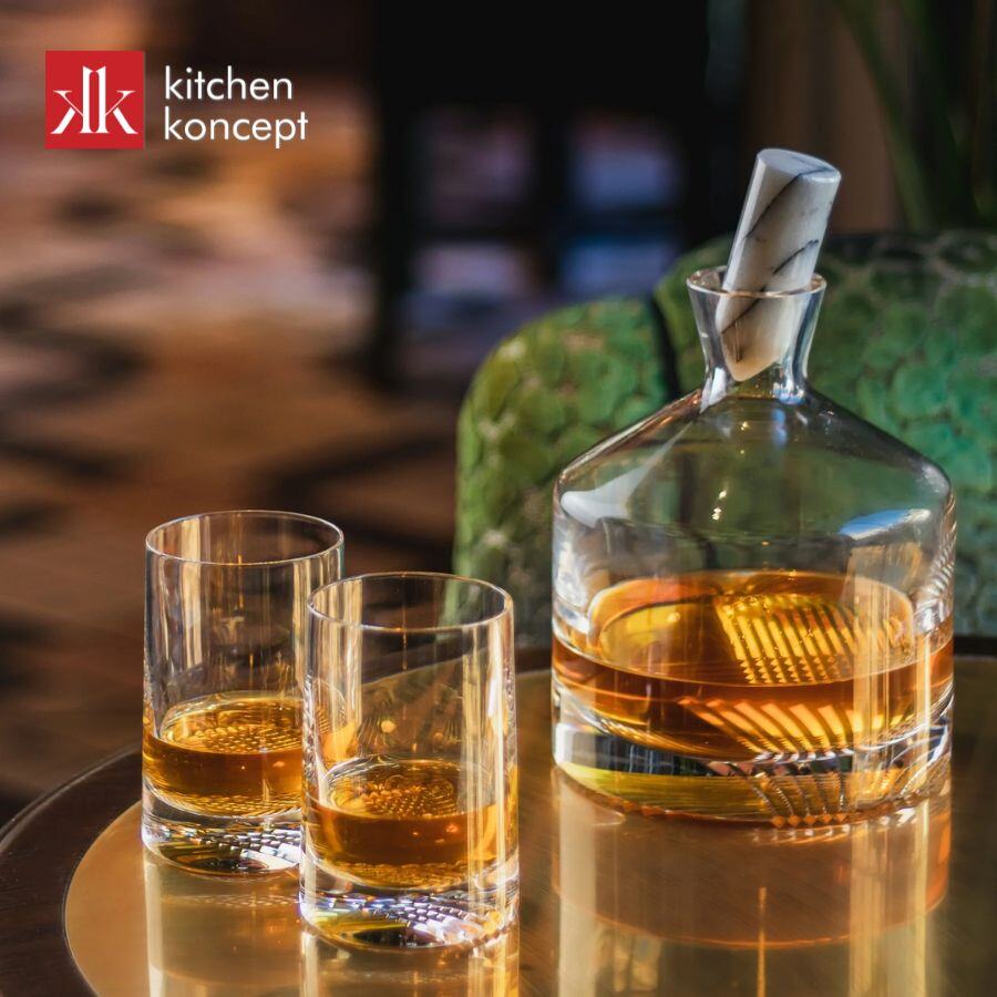 Ly Whisky thường là loại ly thấp