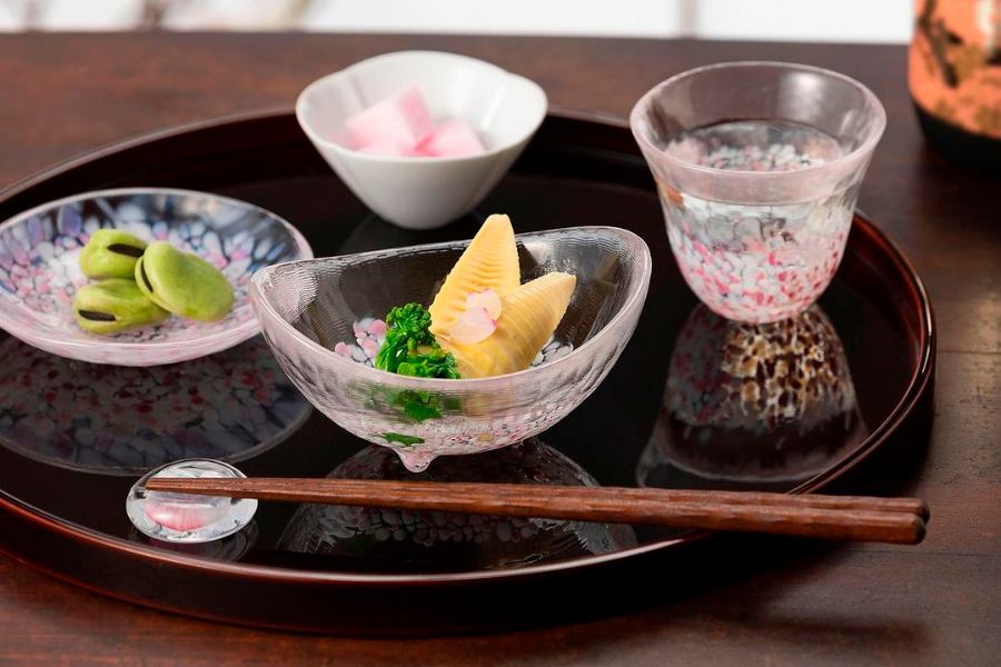 Mẫu chén đĩa ăn cao cấp mau-chen-dia-cao-cap-tren-ban-an