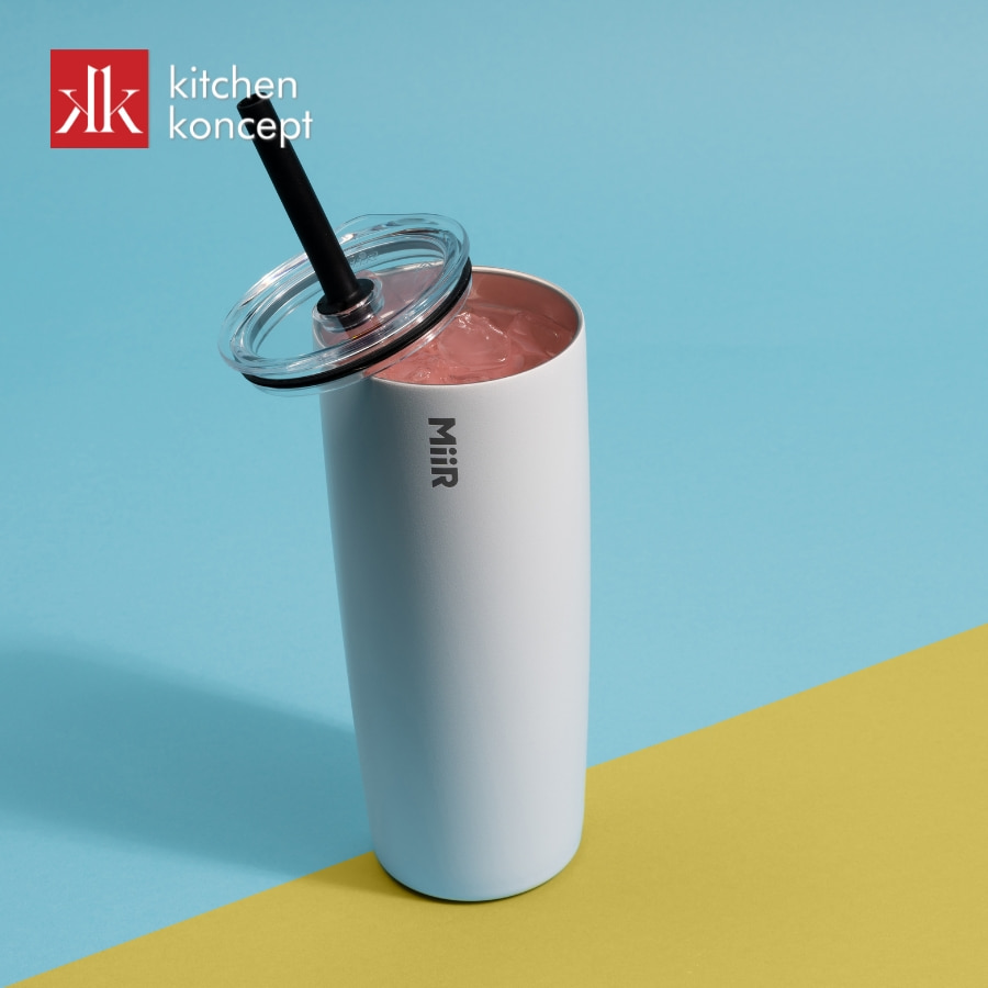 Nắp được làm từ nhựa cao cấp