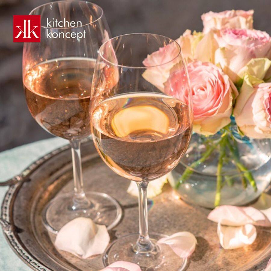 Rosé Glass nổi bật với kiểu dáng bầu ngắn và eo thon