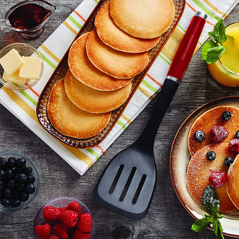 KitchenAid - Xẻng có rãnh màu đỏ