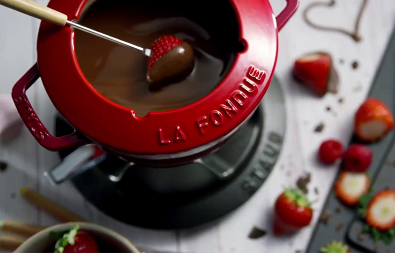 Bộ nồi Fondue Staub màu đỏ cherry 