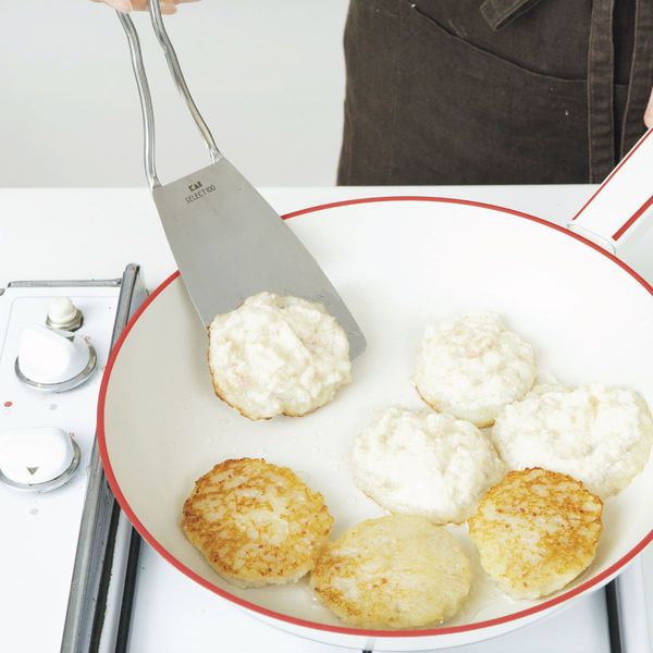 Xẻng chiên KAI Select 100 Xẻng chiên KAI Select 100