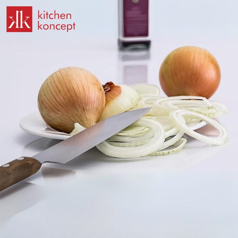 Xử lý lưỡi dao cùn, gỉ bằng hành tây
