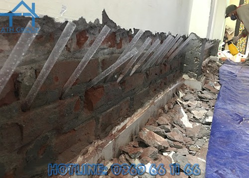 Fosmix Damp Fluid ứng dụng để chống thấm ẩm mốc chân tường, ngăn ngừa muối khoáng phá hủy tường, gây ẩm mốc, bong tróc sơn gây mất thẩm mỹ ngôi nhà.