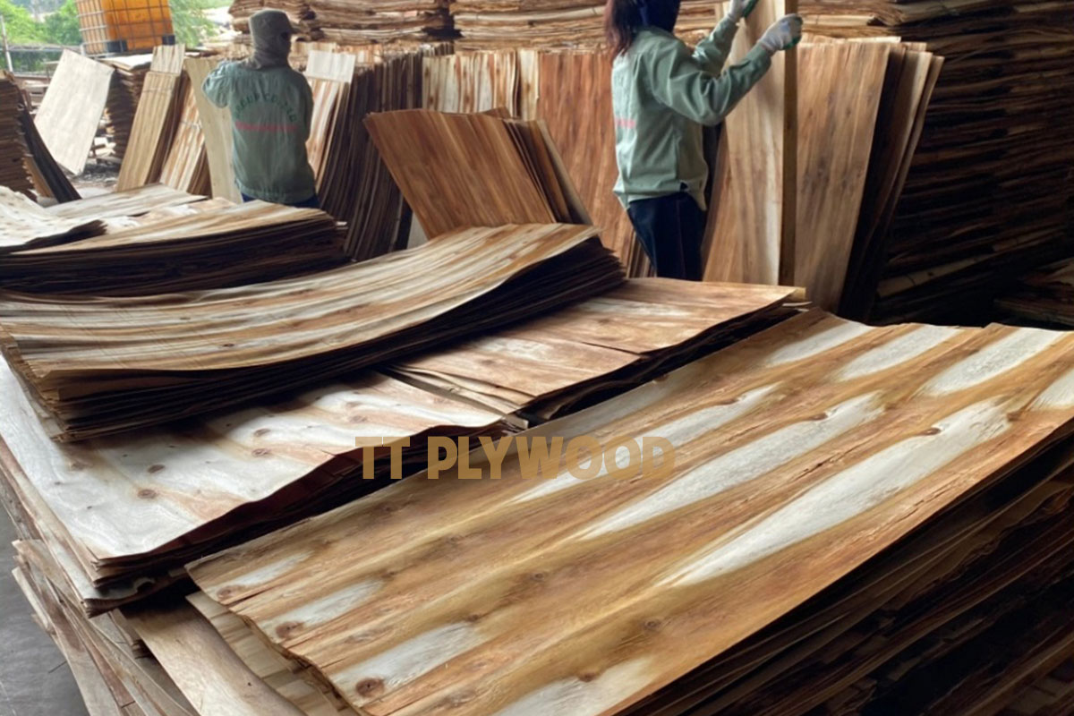 Selecting the core veneer