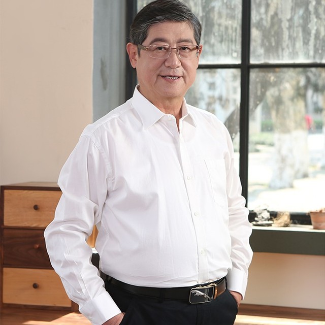 Áo sơ mi nam màu trắng dành cho tuổi 50