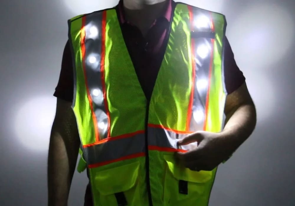 Áo phản quang có đèn LED