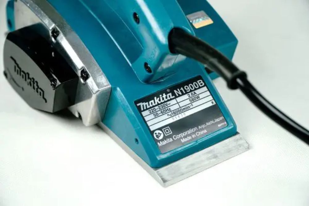Makita N1900B