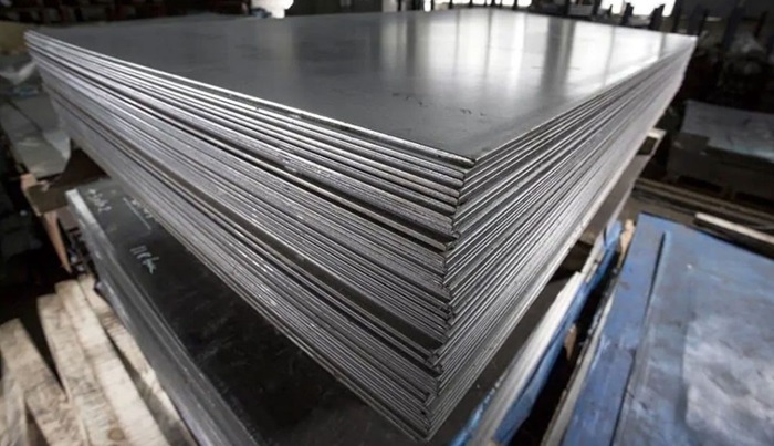 tủ dụng cụ được làm bằng hợp kim thép không gỉ sẽ giúp cho tủ có độ bền cao hơn cho với những loại khác