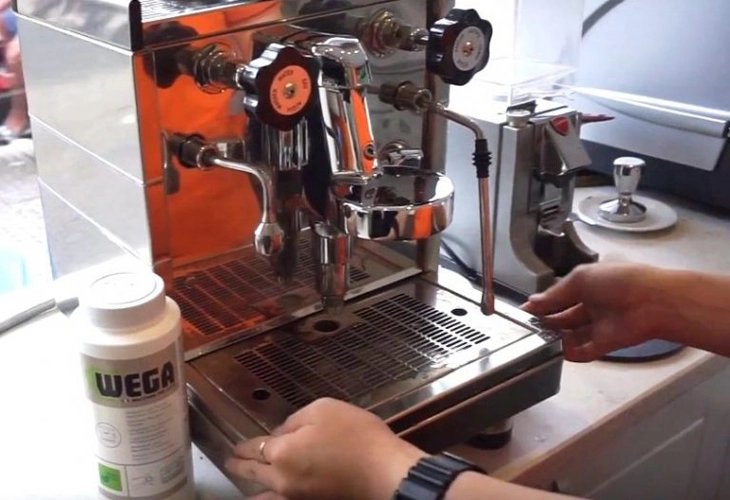 Cách vệ sinh và bảo dưỡng máy pha cafe Casadio đúng chuẩn