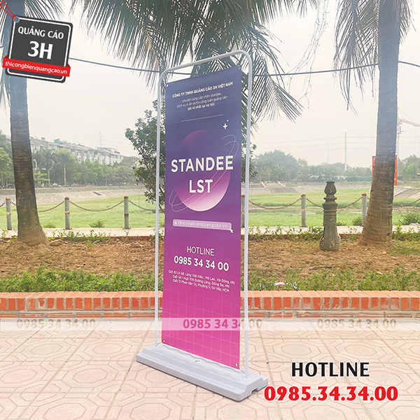 standee kiểu cửa đế nhựa