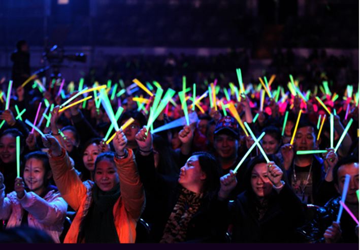 que dạ quang phát sáng glow stick