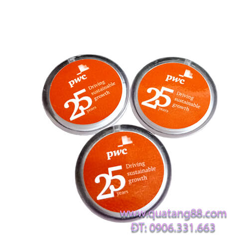 huy hiệu cài áo led trắng