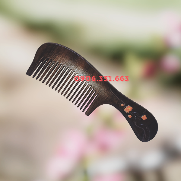 Lược gỗ đàn hương hoa đào