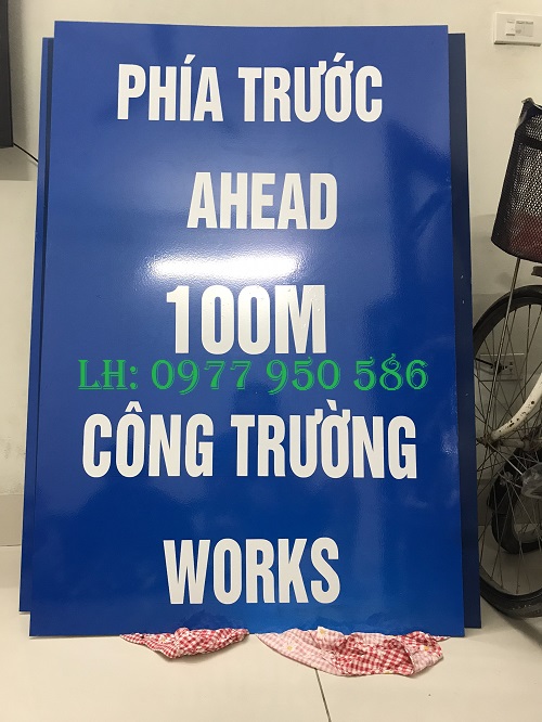 bien-bao-phia-truoc-100m-cong-truong