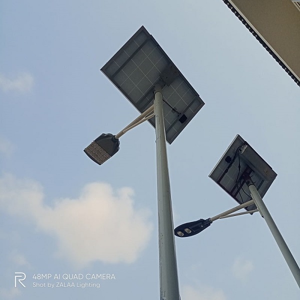 Quá trình lắp dựng Cột Đèn Đường LED sử dụng Năng Lượng Mặt Trời tại công trường giao thông