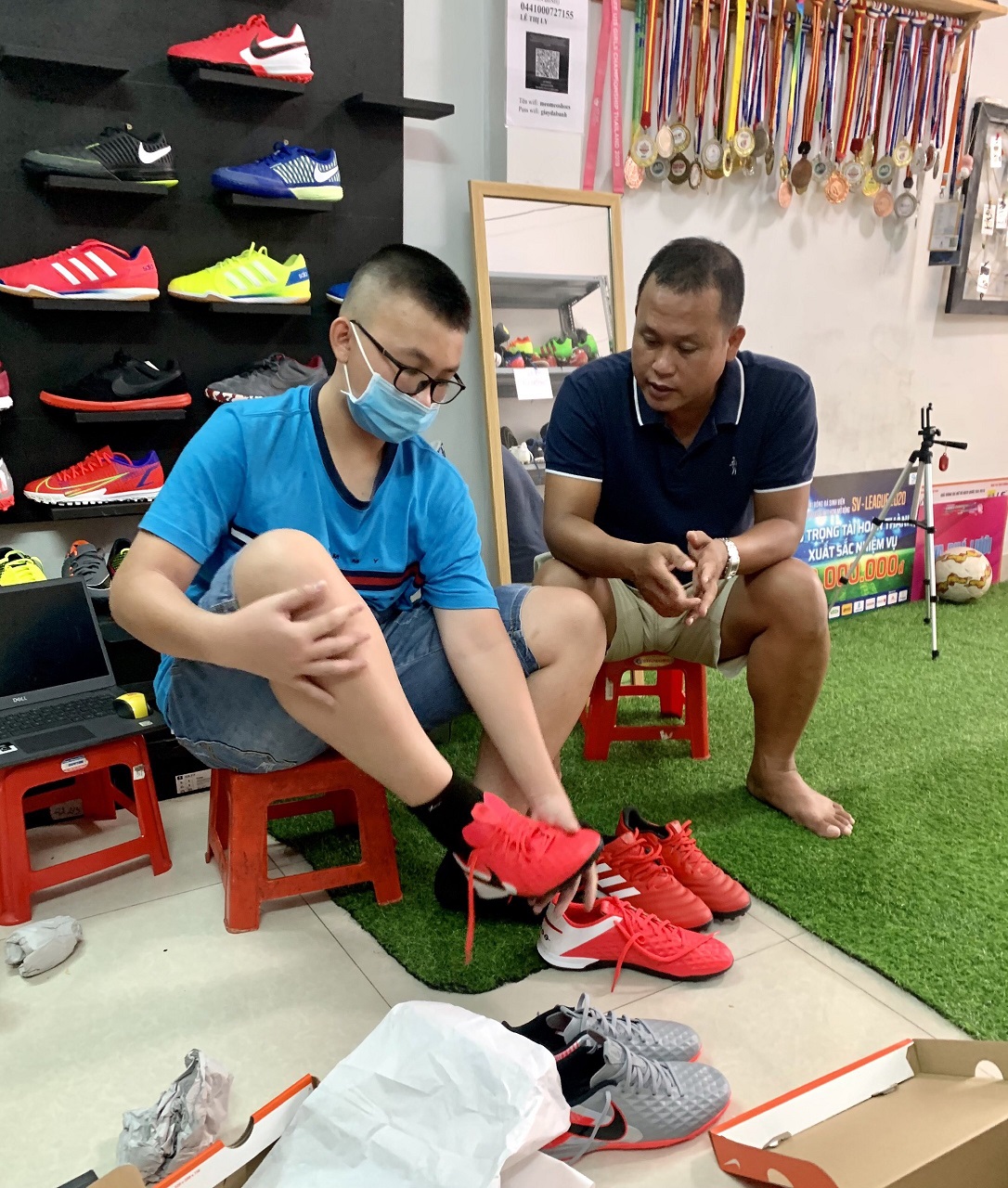 giày bong da tre em