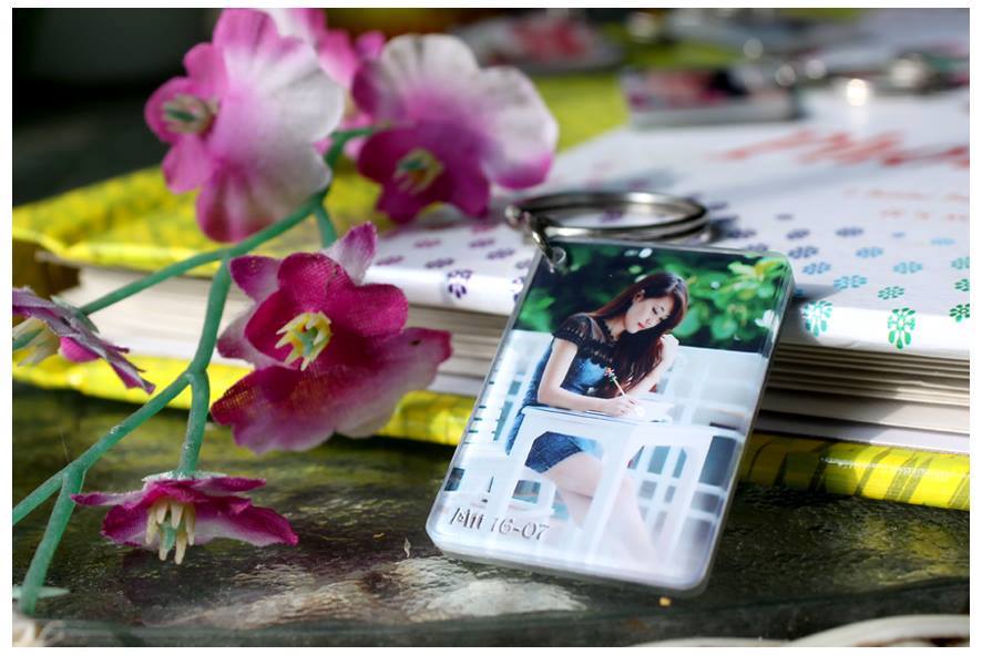 Moc khoa mica in hinh theo yeu cau