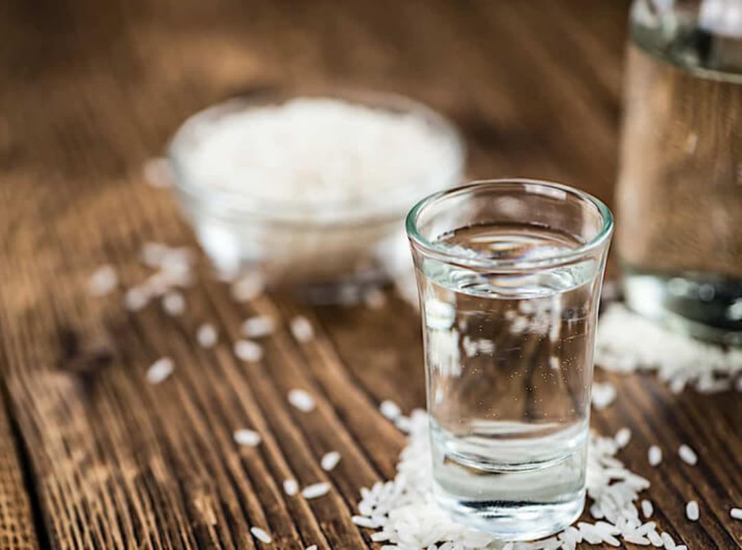 rượu trắng việt nam rất phù hợp để ngâm ủ thùng gỗ sồi