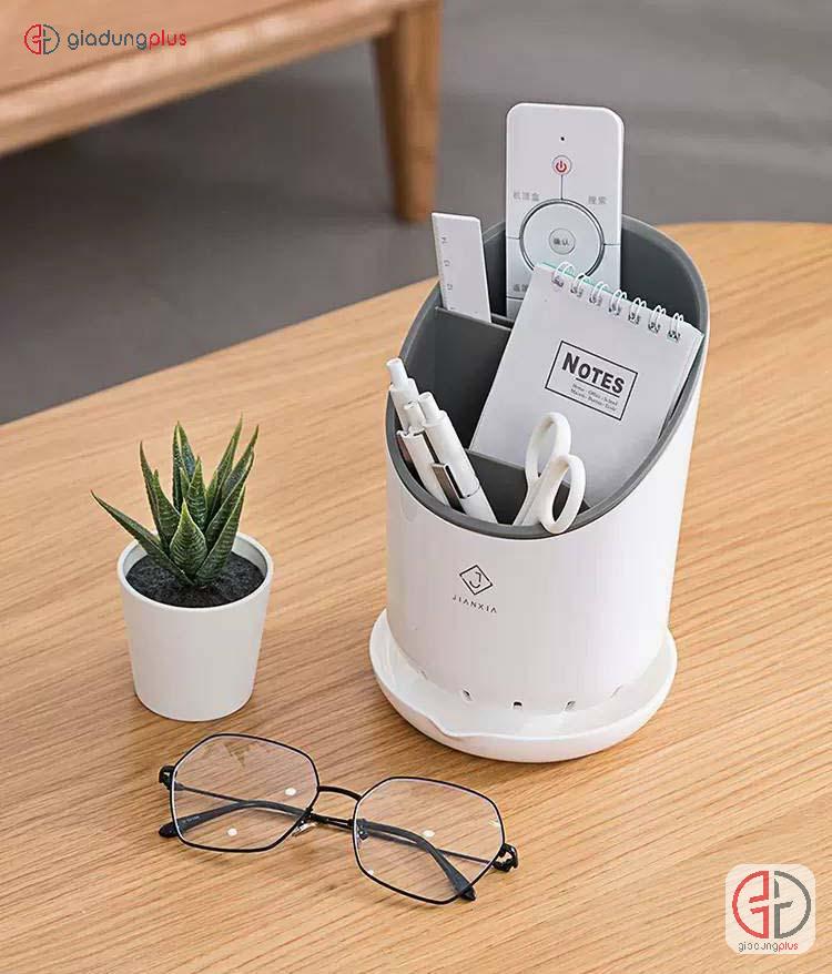 Dùng hộp đựng bút, kéo, đồ dùng học tập cho phòng ngủ