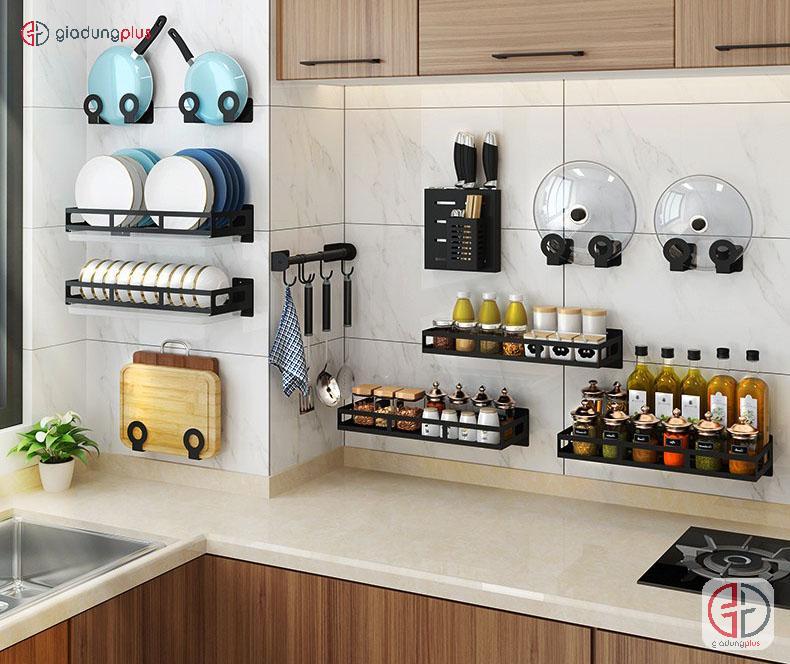 Có hai kích thước của kệ gia vị dán tường INOX 304 để lựa chọn là 40cm và 35cm