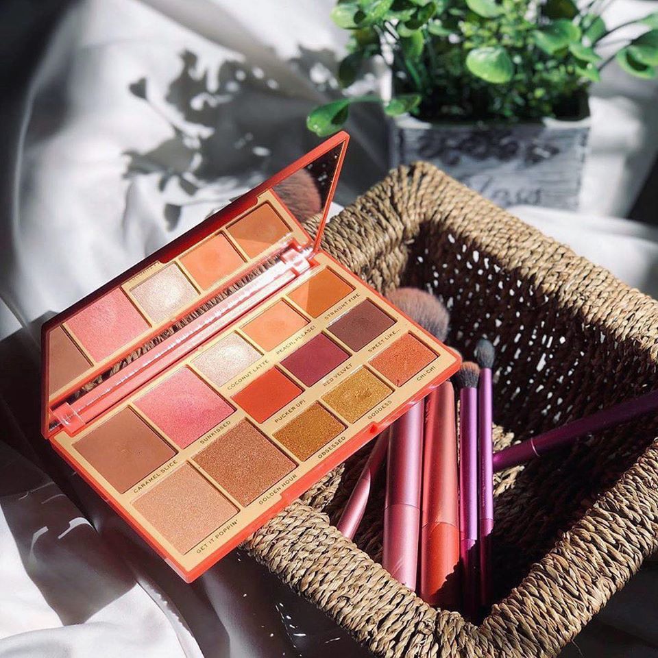 Bảng phấn mắt Makeup Revolution X Rachel Leary Goddess On The Go