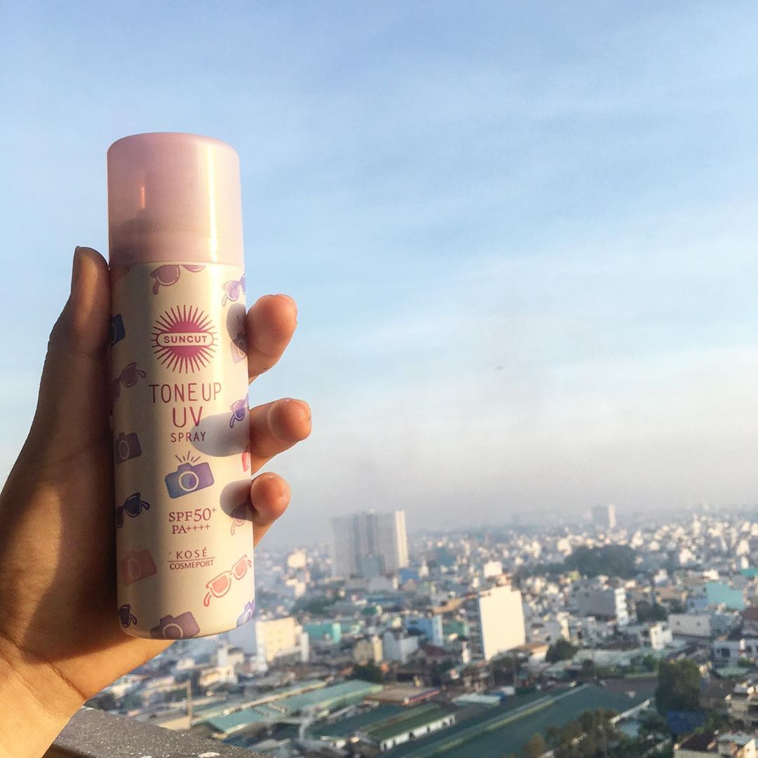 Xịt khoáng chống nắng KOSE