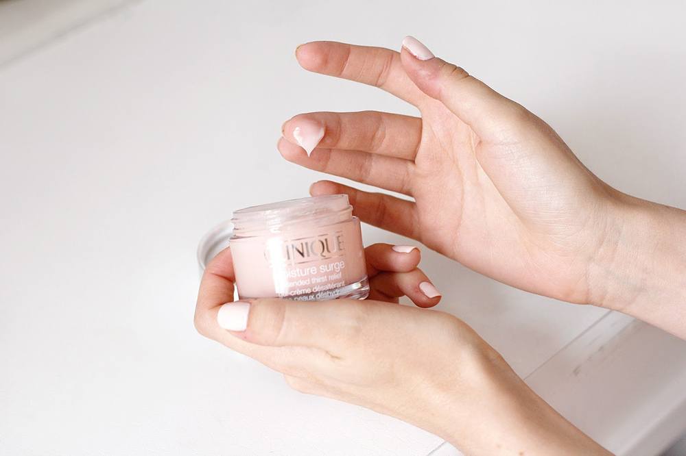 Kem dưỡng ẩm Clinique Moisture Surge 72 Hour Auto Replenishing Hydrator 30ml