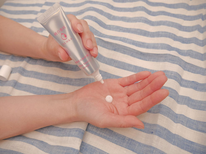 Serum dưỡng trắng da Senka White Beauty 35g
