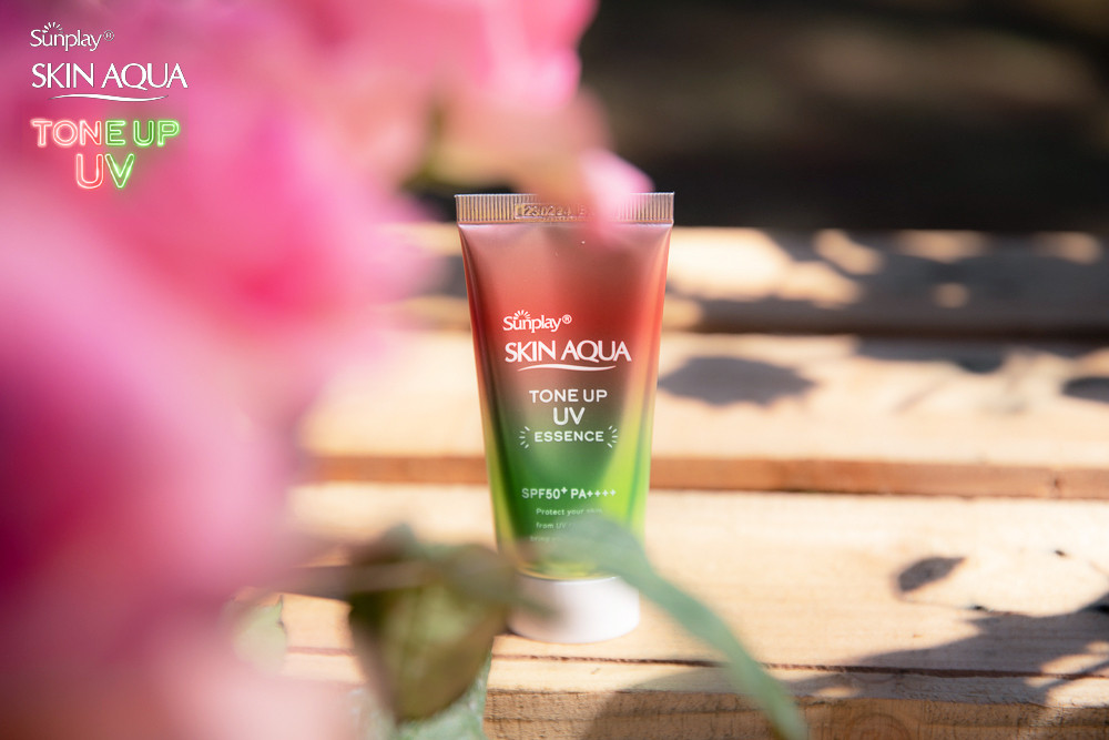 Tinh Chất Chống Nắng Sunplay Skin Aqua Tone Up UV Essence Happiness Aura Rose 50g