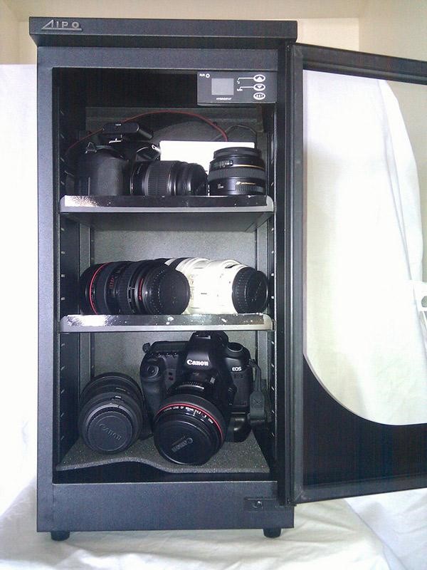 Tủ chống ẩm cho máy ảnh