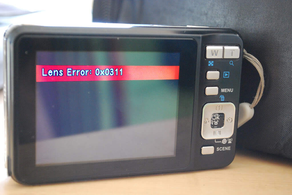Chữa lỗi ống kính bằng cách kiểm tra kết nối giữa ống kính và thân máy.