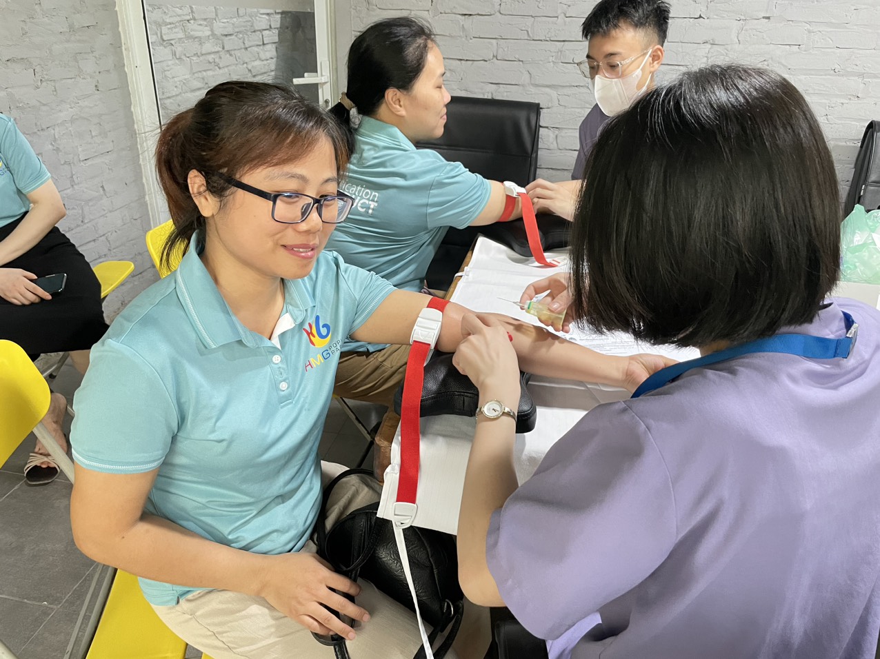 khám bệnh nhân viên HMG